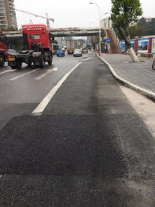 搶抓陰晴天氣,市公路養護中心抓緊修補病害路面