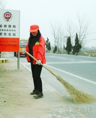 ·走近公路養(yǎng)護(hù)人:辛勤汗水灑一路_新聞_騰訊網(wǎng)