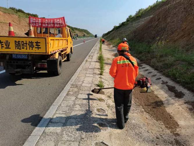 扎蘭屯公路養護管理處強化高速養護保暢通