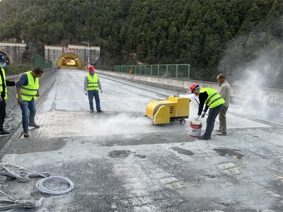 給公路鋪“電熱毯”你見過嗎?鄖十高速用上了這項(xiàng)黑科技