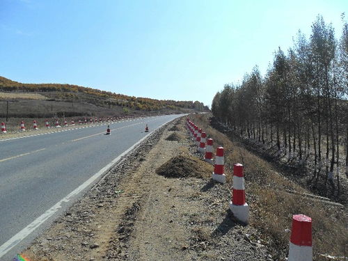 那吉屯公路養護管理處 儲備防滑料,保障冬季公路安全暢通
