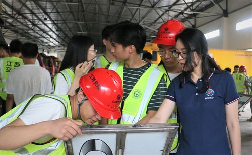 進賢養護所公路養護科普教育基地迎來了首批參觀學習團
