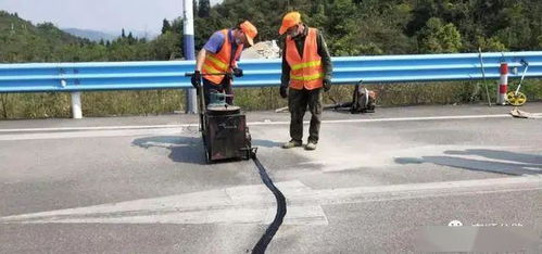 貴州 安順公路管理局春季公路養護忙