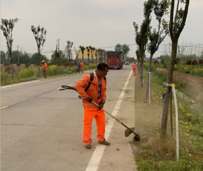 松滋市高質量養護刷新公路顏值