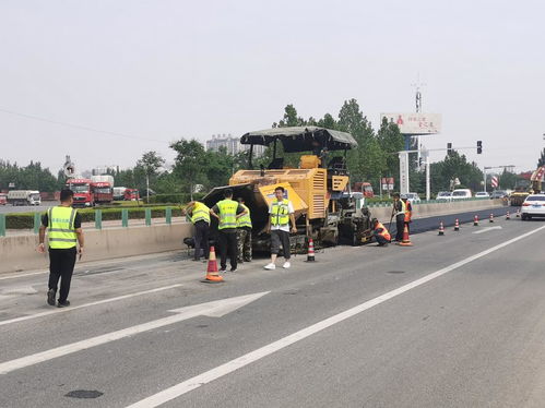 高溫下的守護(hù) 夏季公路養(yǎng)護(hù)進(jìn)行中