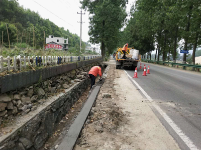 英山縣公路管理局扎實(shí)做好汛前公路養(yǎng)護(hù)工作