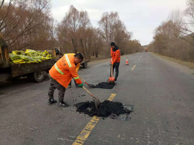 阿榮旗那吉屯公路養護管理處養護先行保暢通