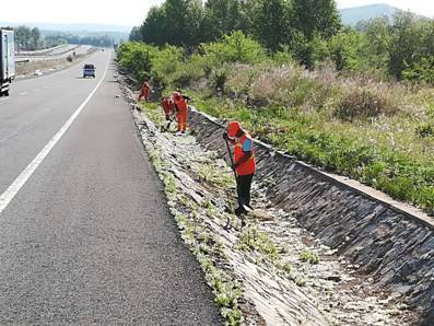 扎蘭屯公路養護管理處精細化養護打造優良路況