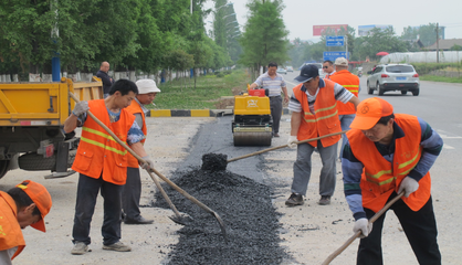 漢臺公路段加強秋季公路養護提升通行質量