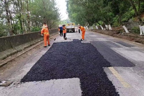 西林 強化雨季公路養護 保障公路安全暢通