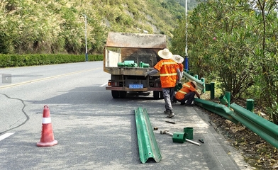 縣公路養護中心:用心答好公路防汛保暢卷