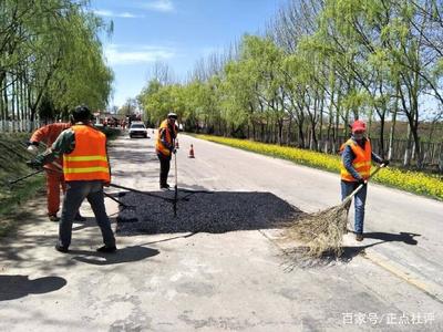 炎炎夏日,公路養(yǎng)護(hù)忙