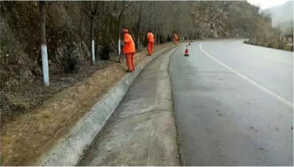 我省公路養(yǎng)護(hù)部門開展路域環(huán)境整治