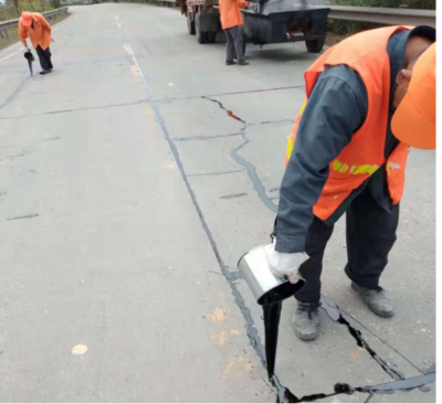 加強日常養護 保公路安全暢通