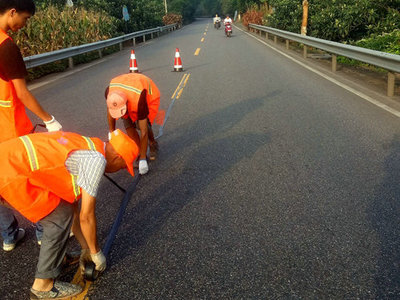 瀘州市公路局開展預防性公路養護 延長公路使用壽命