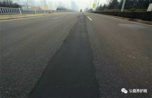 公路養護網 這條路的網裂用這樣低成本方法處治,效果你馬上看下