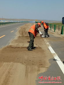 清理路面積沙 消除安全隱患