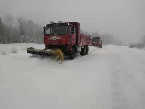 和龍市興和公路養護公司全力除雪 除冰 保障龍東線仙峰嶺段安全暢通