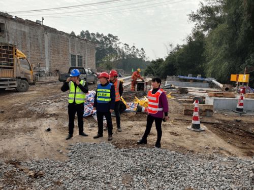 把好公路 安全關 顏值關 , 盡心盡責守護春運 回家路