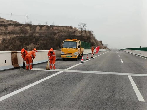 山西路橋二公司四分公司隰吉高速道路養護班組開展春融養護專項行動